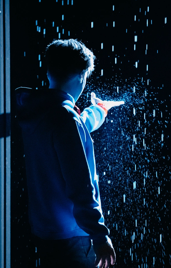 Фотография с афиши спектакля на сайте театра