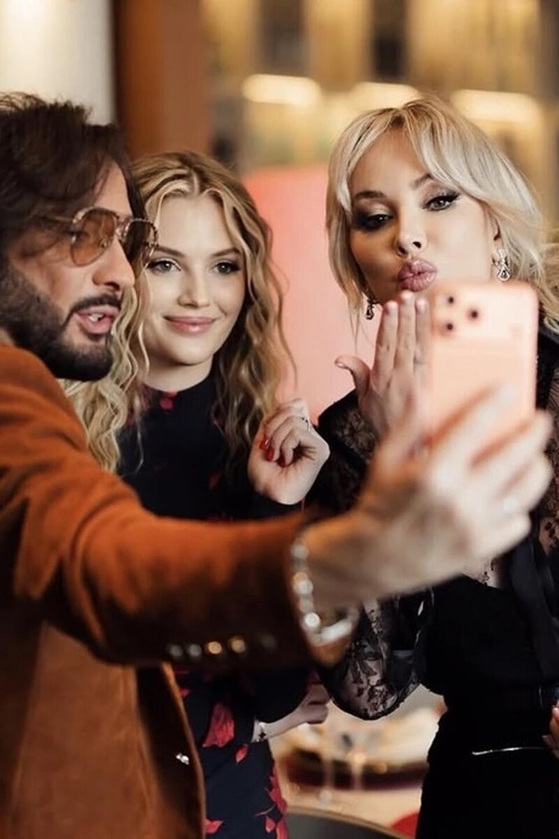    Стас Михайлов с женой и падчерицей Соцсети