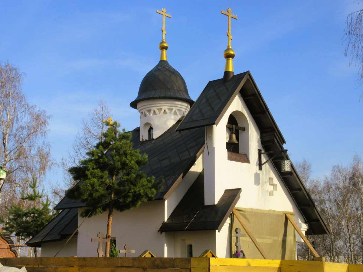 Одна из новых церквей на территории храмового комплекса