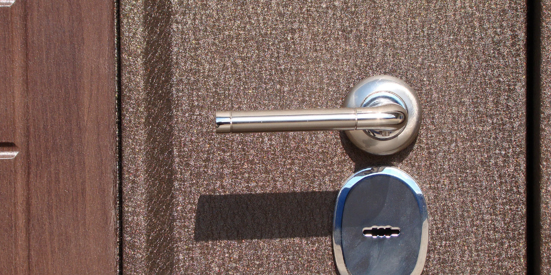 Как снять старый сувальдный замок без повреждений: разбор типичных ошибок