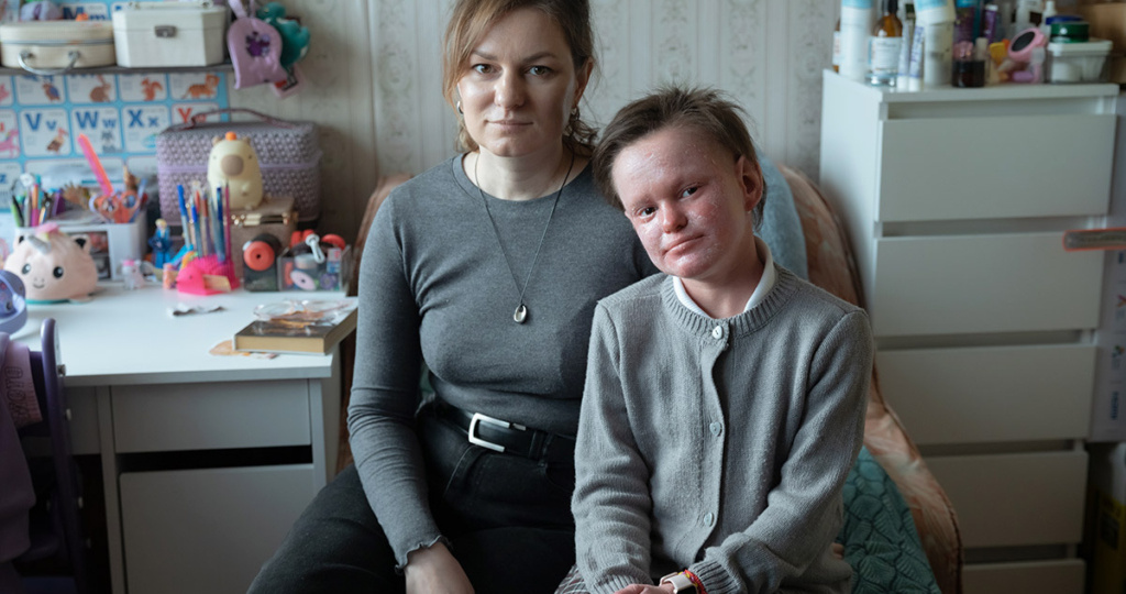 Каждое утро Кира смывает с себя слой кожи