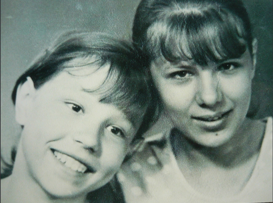 Сестры Таня и Света.