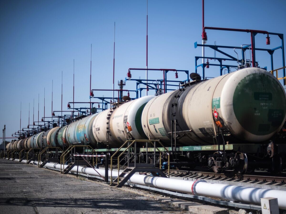    Цистерны на нефтебазе на территории Новороссийского морского торгового порта | © РИА Новости / Владимир Астапкович