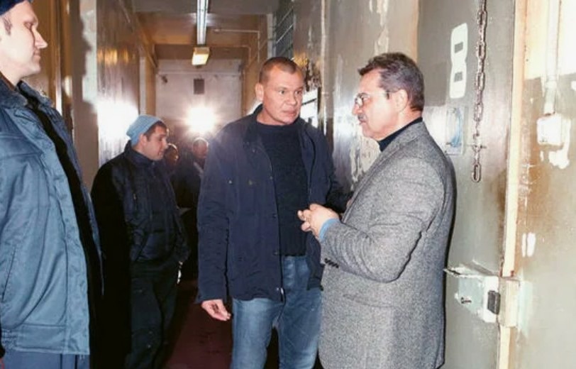 Общественность вынесла приговор быстро. Вчерашнего героя начали поливать грязью. Галкин переживал это настолько остро, что, как мне кажется, это приблизило конец. Для человека, который жил любовью зрителей, потерять эту любовь оказалось страшнее, чем потерять физическое здоровье.