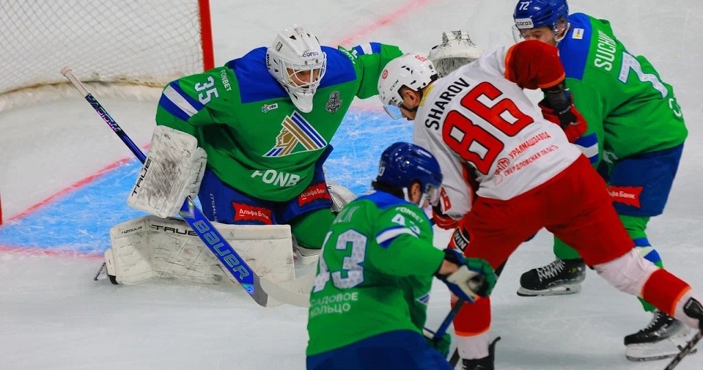 «Автомобилист» уступил «Салавату» в Уфе в третьем матче плей-офф