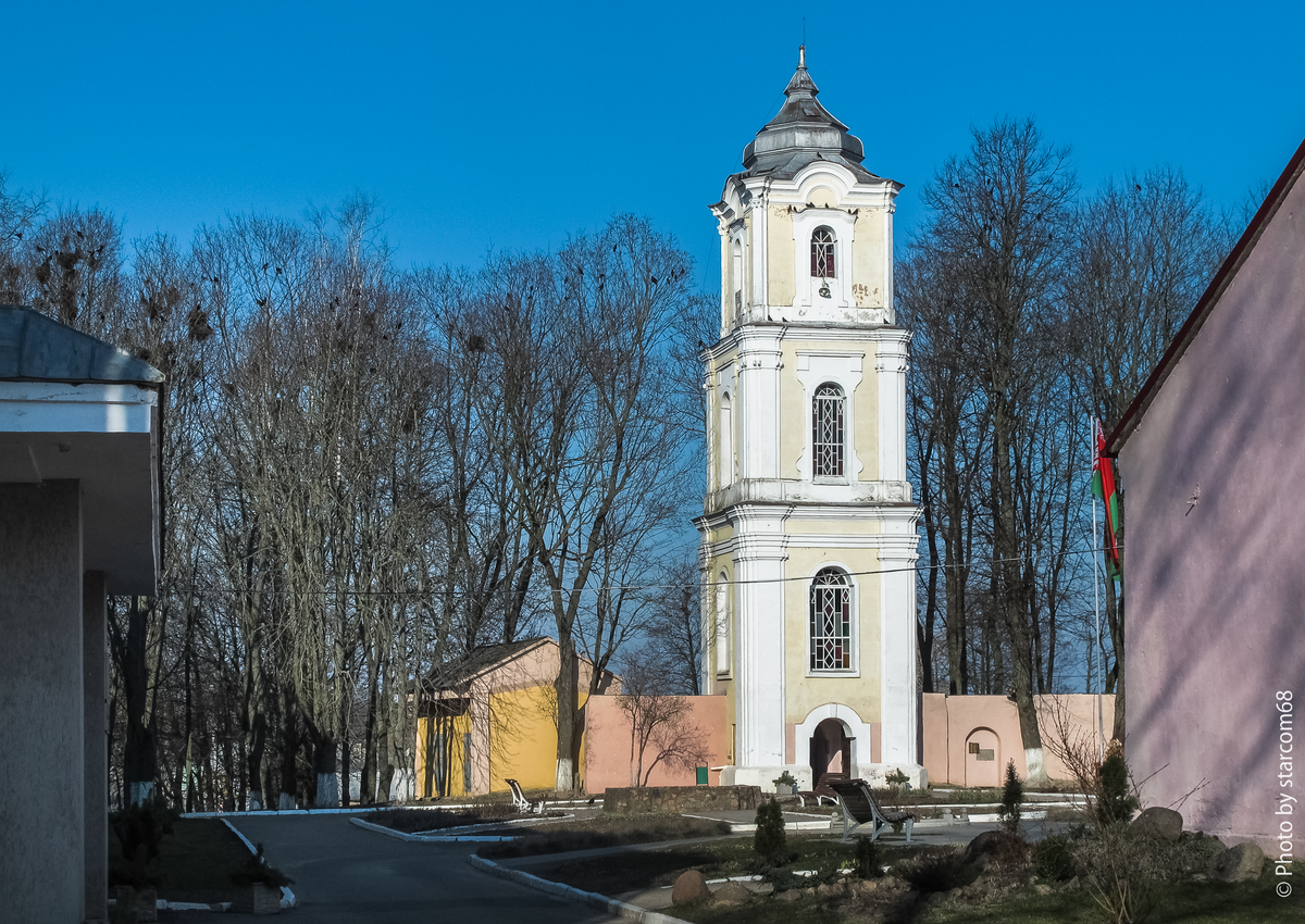 Надвратная башня (1720-е гг.) бенадиктинского монастыря - редюита южной части оборонительного обвода