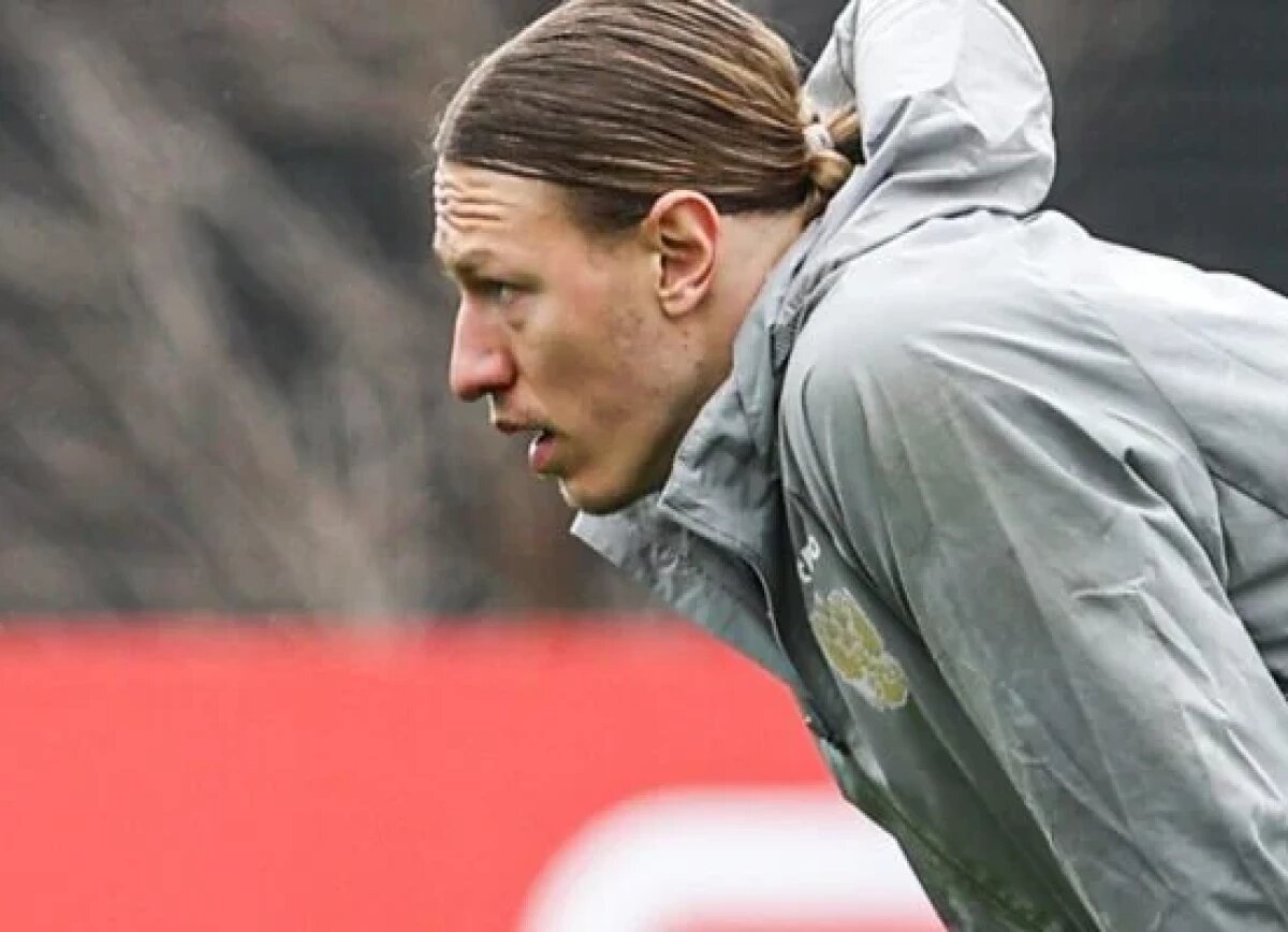     Roundtable о росте популярности Сафонова: в Париже ему теперь сложнее оставаться незамеченным