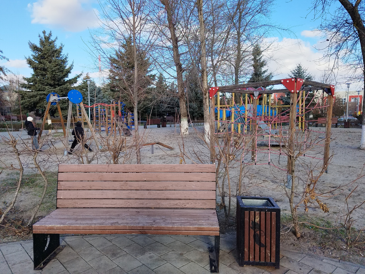 Лавочки, урны, детские площадки