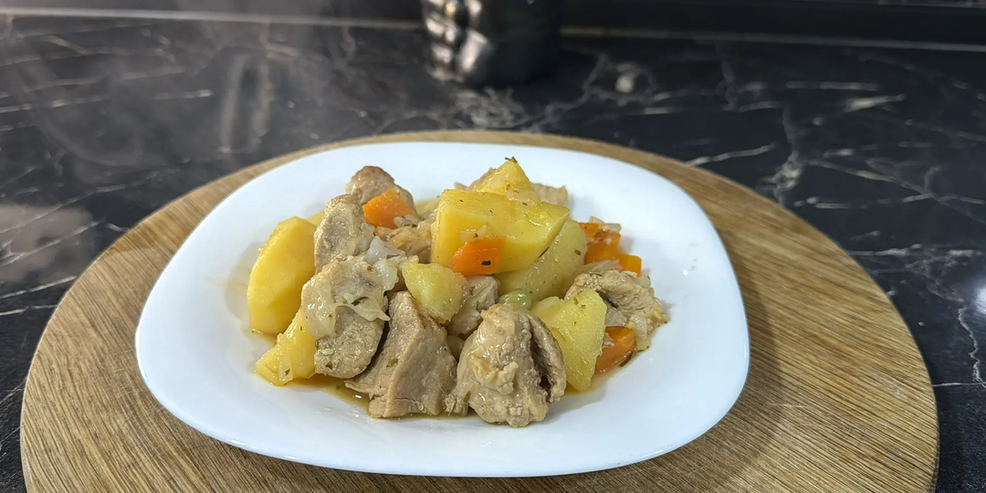 Картофель с мясом и овощами