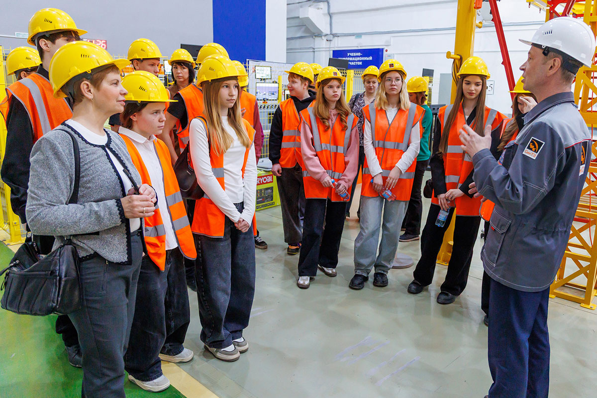    На СинТЗ наградили школьников проекта «Точка опоры» и выбрали лучших