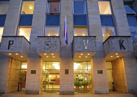    В Праге забросали «коктейлями Молотова» Русский дом