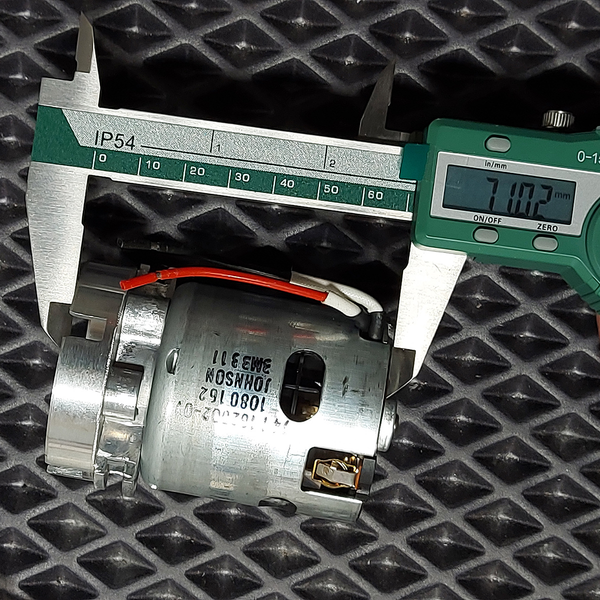 Новый оригинальный Мотор 200146083 для ранних версий винтовертов AEG BSS 18C Li / 18C-0 (код модели 4283-96) и Ridgid R86034