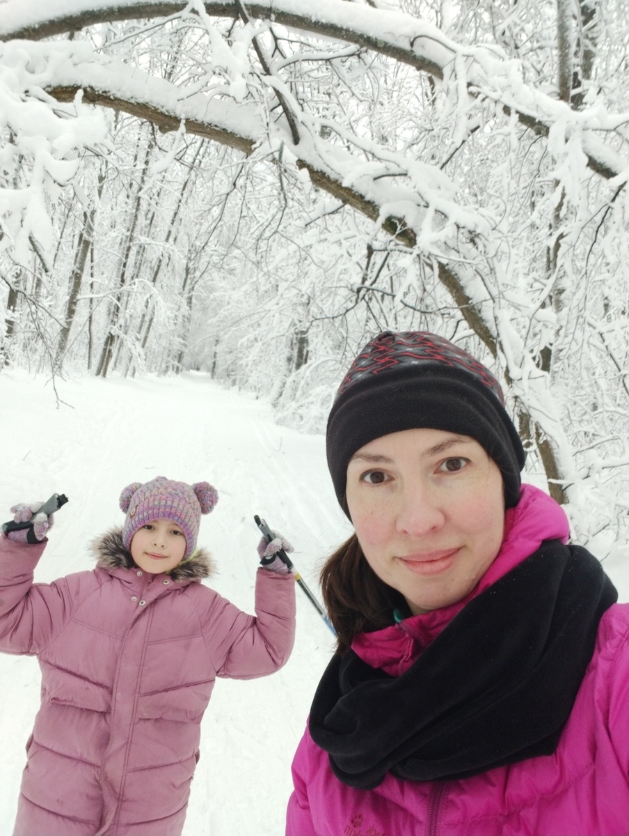 Это я со старшей дочерью на лыжной прогулке
