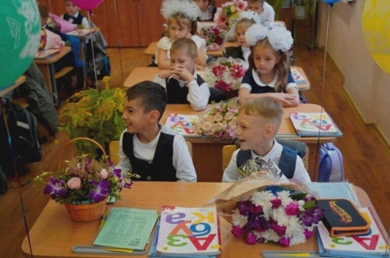    Иллюстрация к материалу: Запись в первый класс: когда и как подать заявление