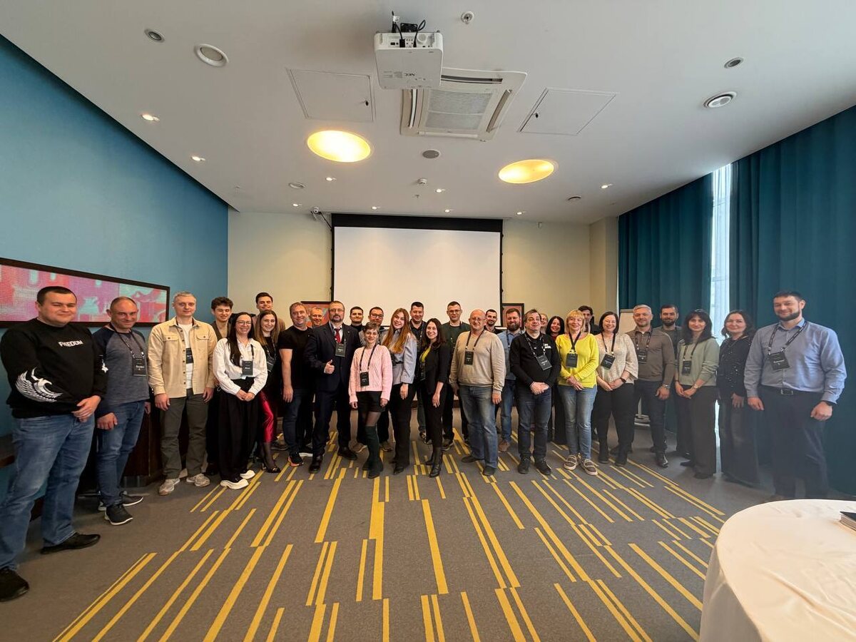 Нашу команду представлял руководитель отдела разработки ИИ Роман Бабенко - 