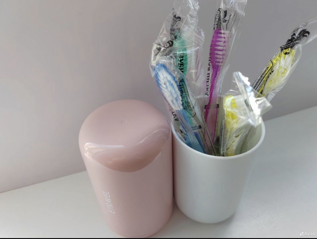 Футляр красивый и удобный)