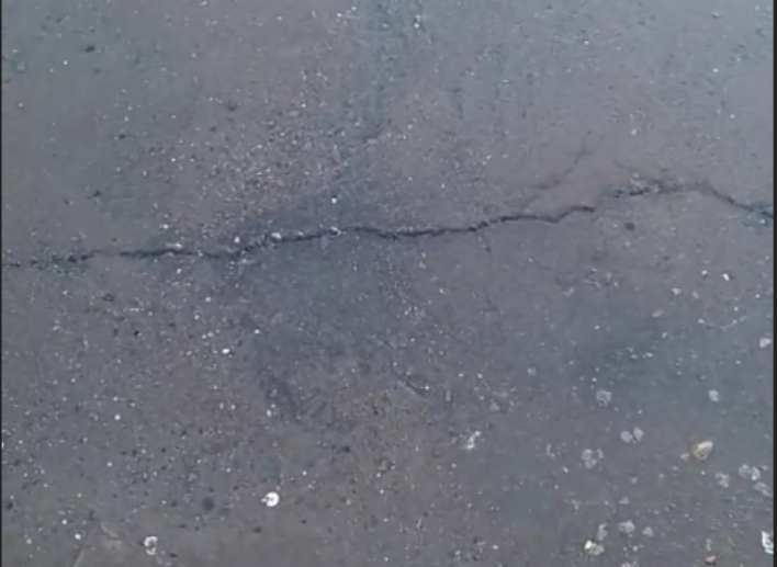    В Орске с октября из-под земли течет вода. Комментарий администрации города