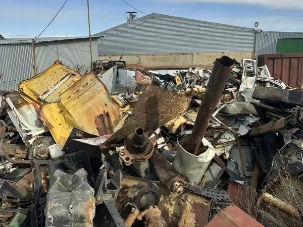 Гора металлолома: части списанной техники Морспасслужбы выставили на торги в Ростовской области