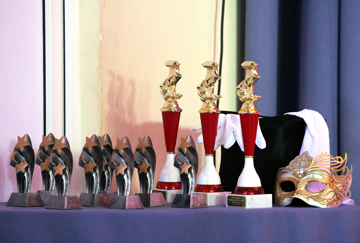 Гала‑концерт VI открытого театрального фестиваля «Мельпомена». Призы, кубки и награды. 