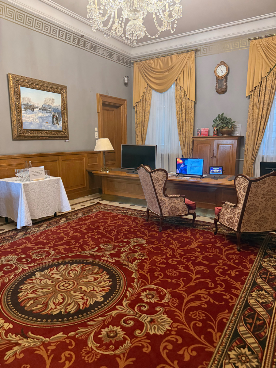 В ожидании экскурсии. Фотография автора.