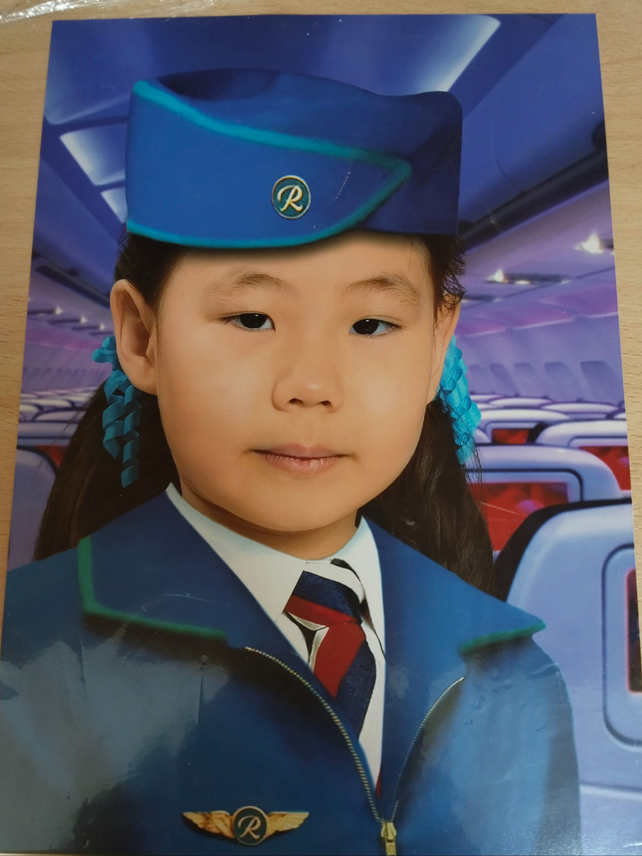 Вот , кстати профессия. Которую Мадину выбрала . Вместо доктора . Бортпроводница! 