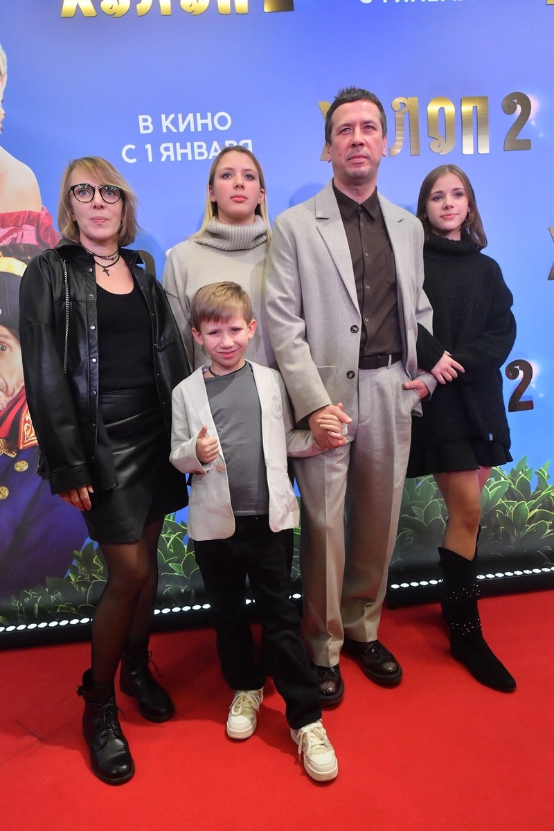    Актер один воспитывает четверых детей. Владимир ВЕЛЕНГУРИН