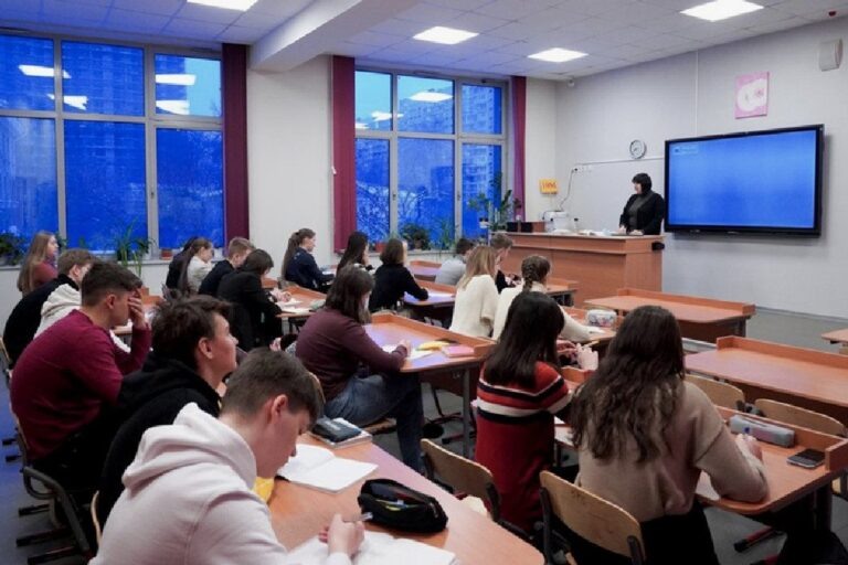    Иллюстрация к материалу: Дети и клиповое мышление: как помочь ребёнку учиться и развиваться в цифровую эпоху