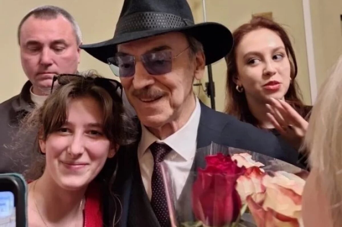    Михаил Боярский на встрече со зрителями.