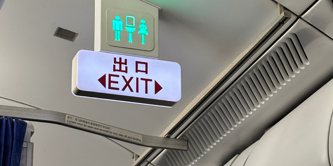 5 вещей в самолёте, которые бесят почти всех (но все делают вид, что это нормально)