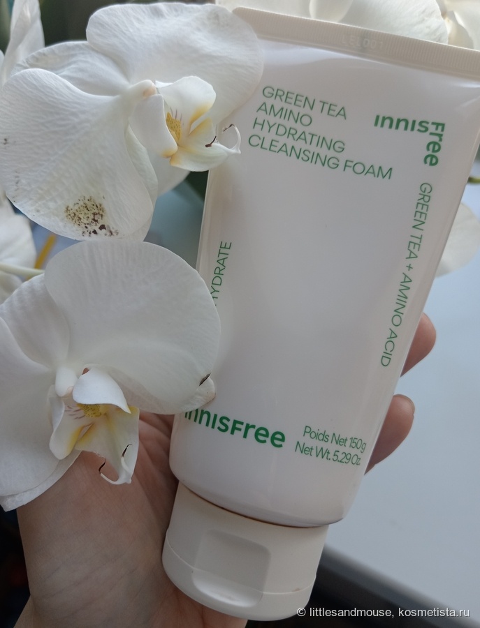 Пенка заключена в тубу из мягкого пластика