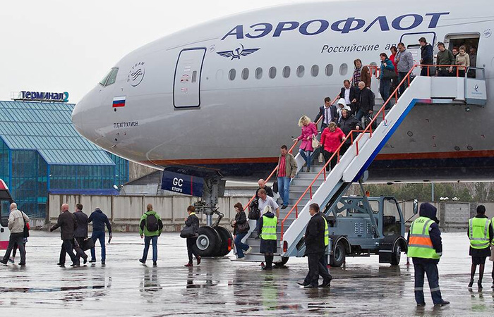 Морские традиции: почему пассажиры садятся в самолёт только слева