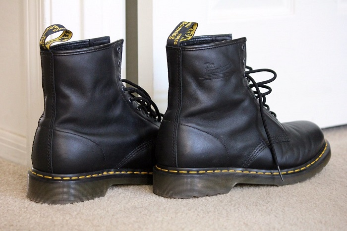 Зачем нужна петелька на заднике ботинок и еще несколько интересных фактов об обуви