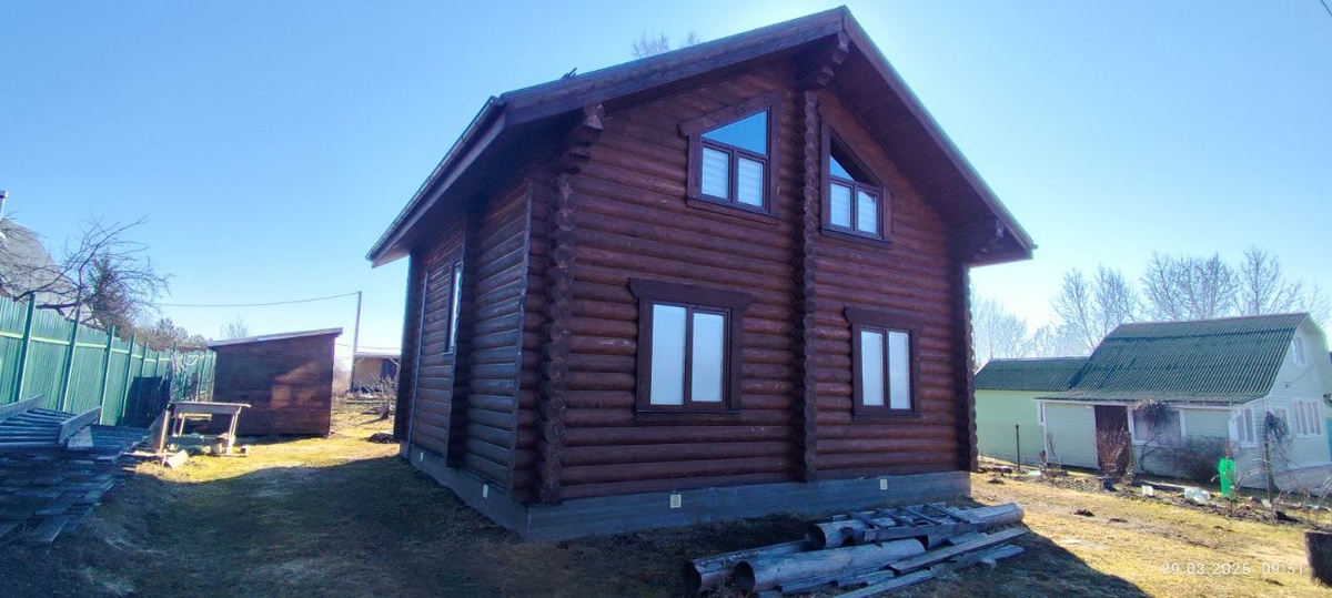 внутренняя площадь дома 111кв.м. Отопление печное, электричество, вода и канализация заведены и подключены.