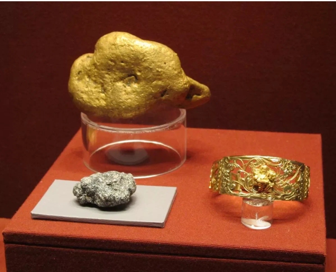 В сокровищнице.