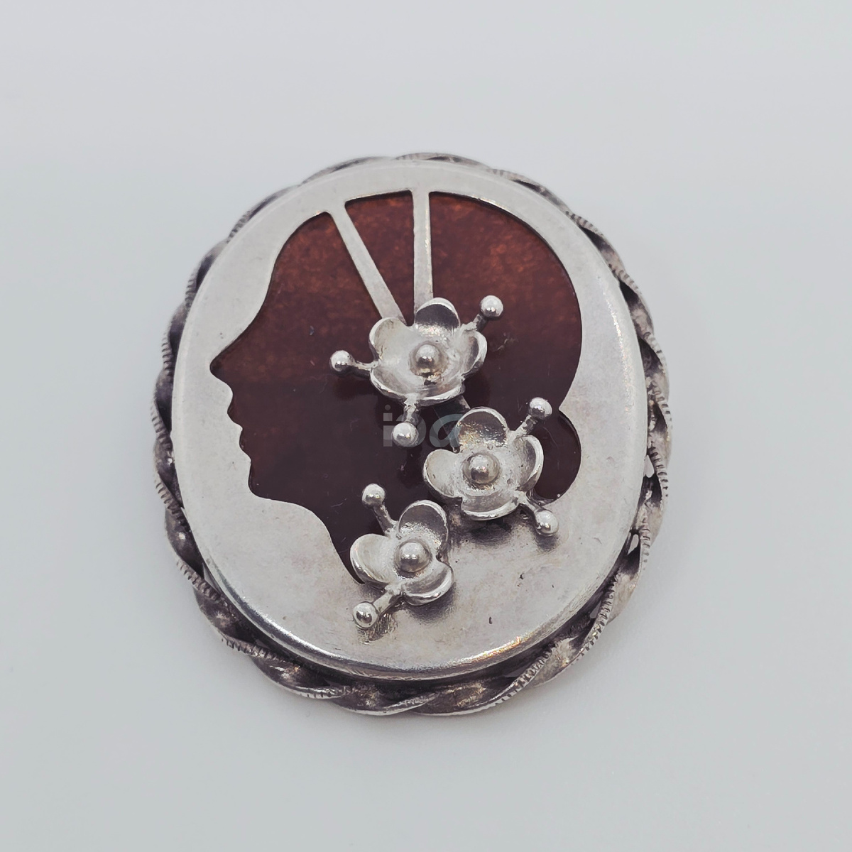 Брошь «Дева в цветах», серебро, янтарь, Калининградский янтарный комбинат, 1988 год, фото Ювелирный архив СССР, из мой коллекции