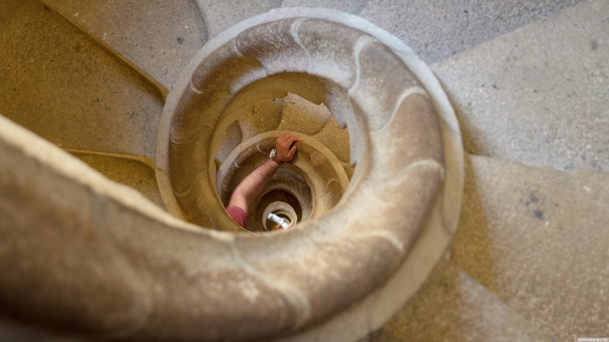     Винтовая лестница   
Грук Андрей © ИА Красная Весна