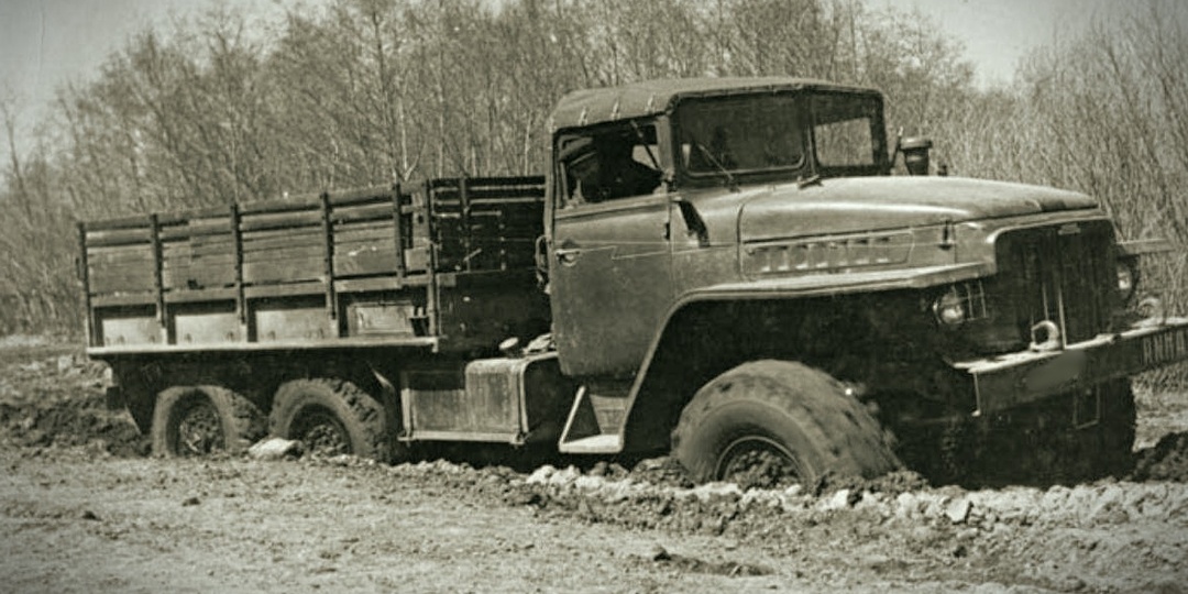 Завод, о котором молчали газеты: почему советские Уралы до сих пор возят грузы за Полярным кругом