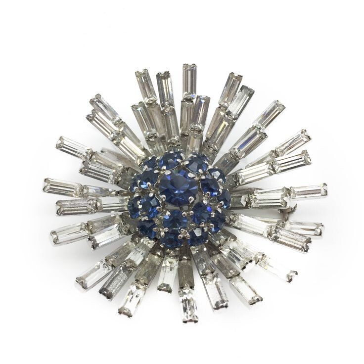 Графичная брошь-цветок Dior