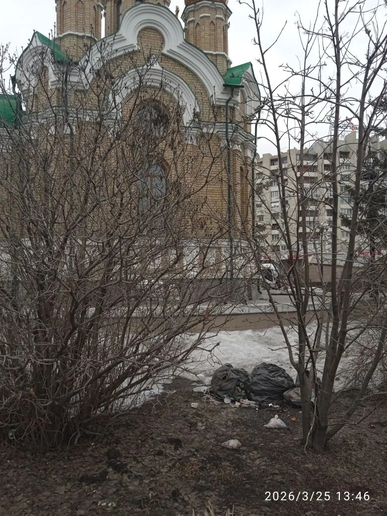 г.Омск  Это за часовней, около входа в "метро" переход.  По факту - "ничего святого"