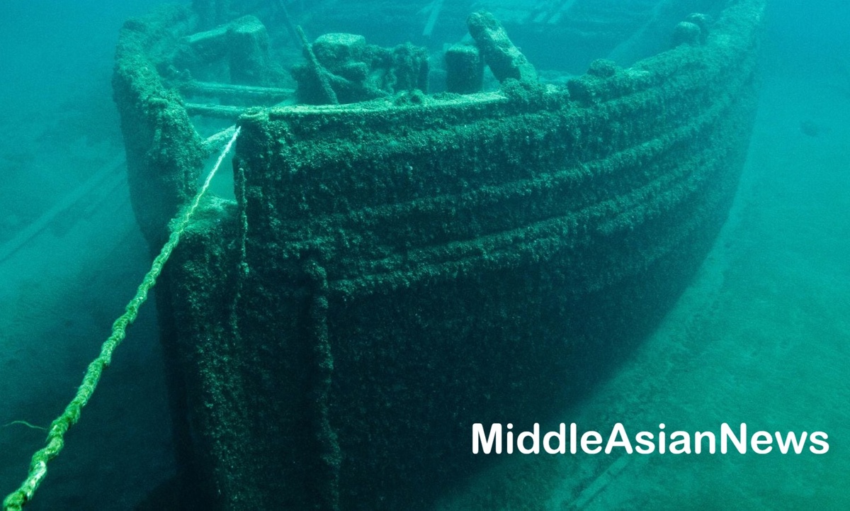 Недавно обнаруженное судно, известное как Корабль № 3, было впервые найдено в 2023 году с помощью акустического сканирования морского дна. Оно находится на глубине около 65 футов (примерно 20 метров) и погребено под слоями осадочных пород. (Изображение для иллюстрации: unsplash)