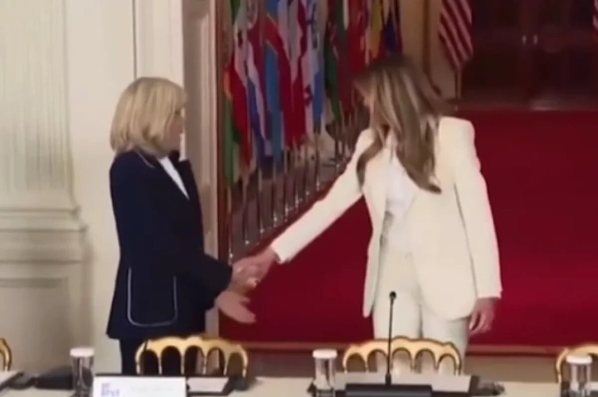    Тайна первых леди: о чем шептались Мелания Трамп и Брижит Макрон