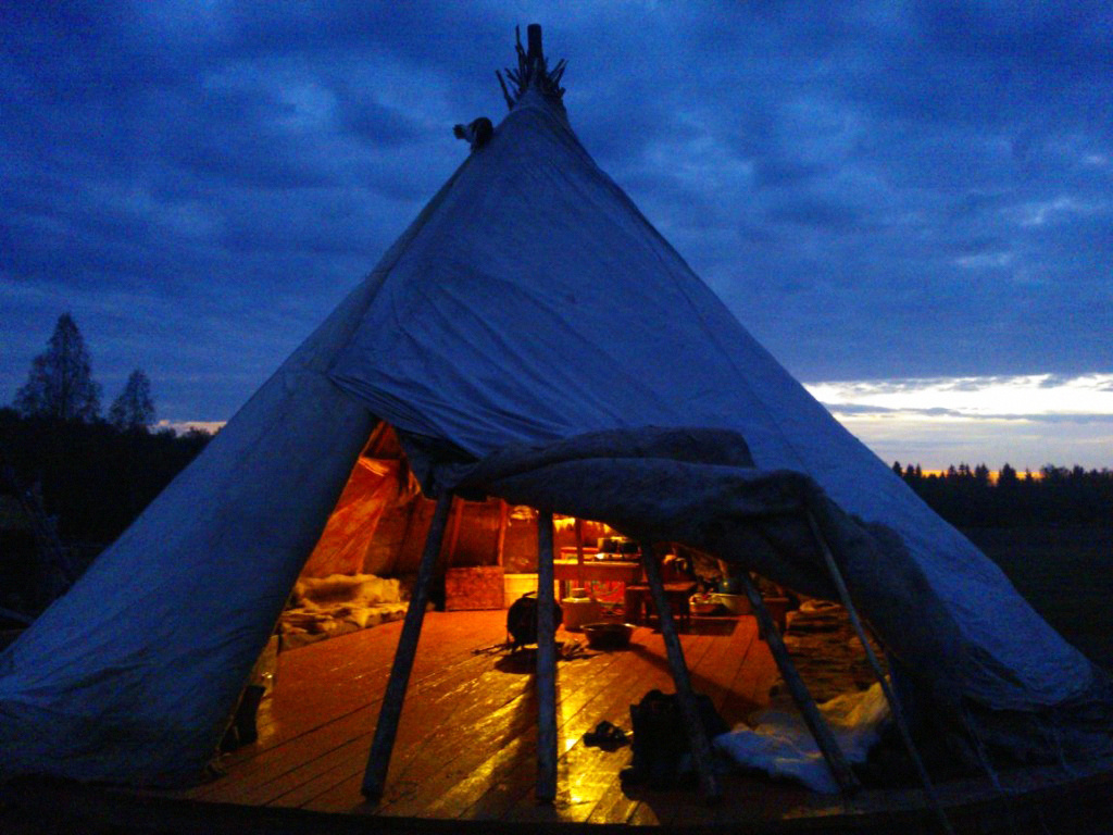 Ненецкий чум. Источник фото: http://ethno-park.ru/