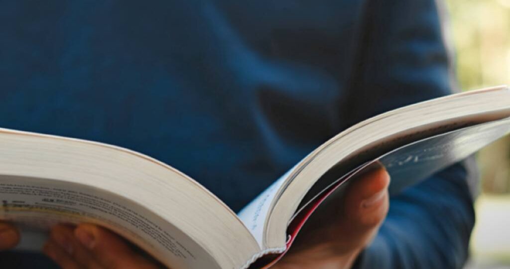 В большинстве случаев автор пишет книгу, обращаясь к своему народу и говоря именно на языке местного менталитета