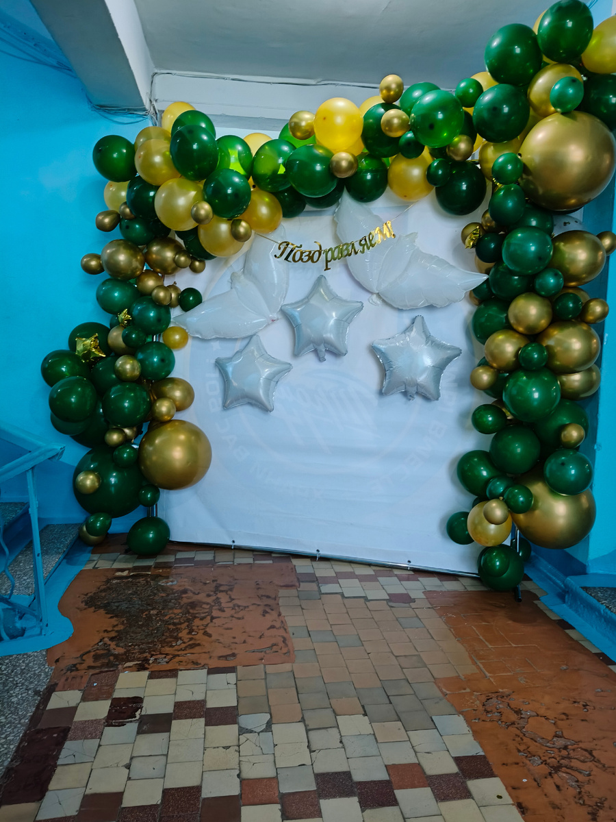 Один из пролётов. Видно, что всё старенькое уже и требует ремонта 