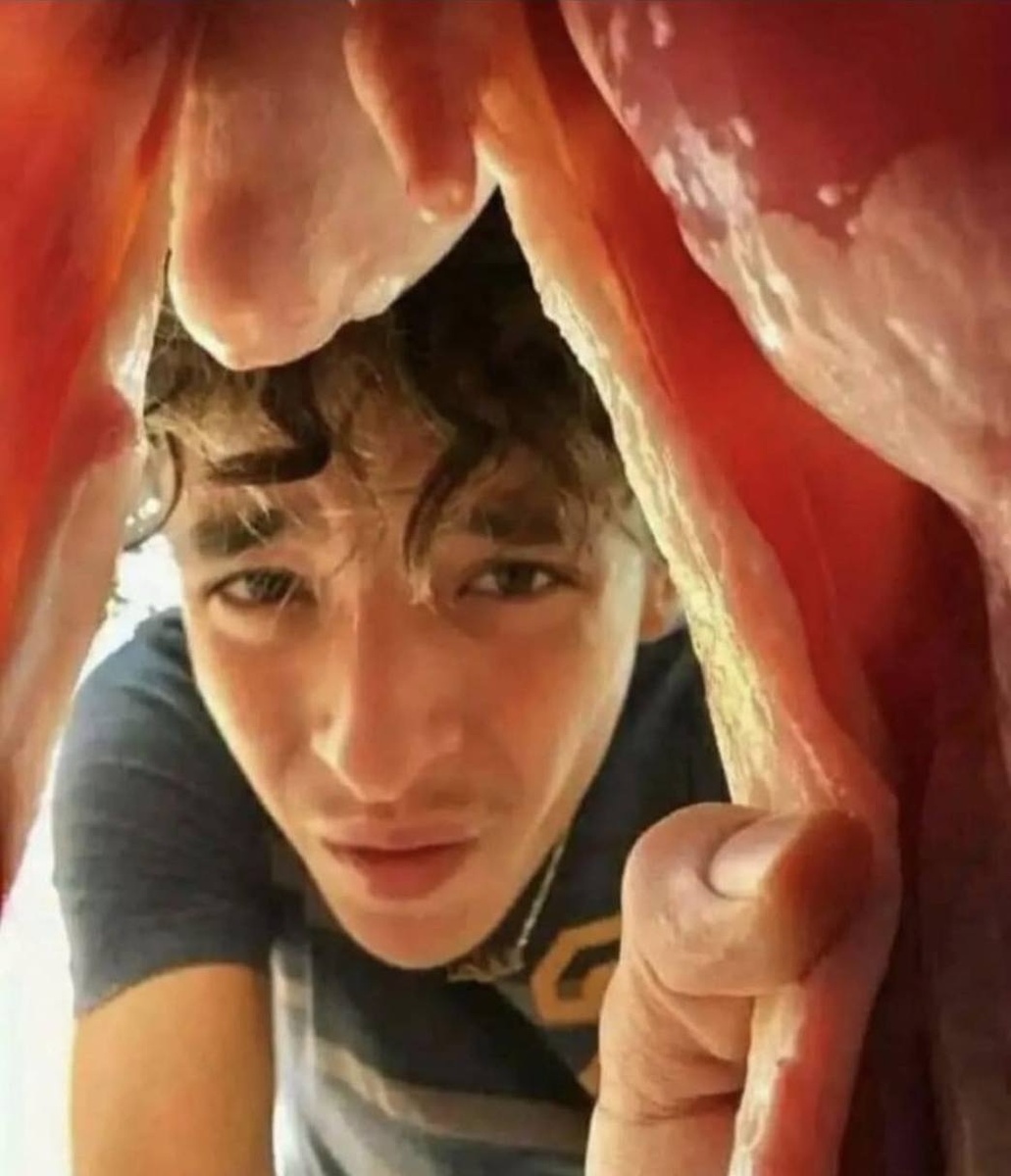 Заглянул ей в душу))