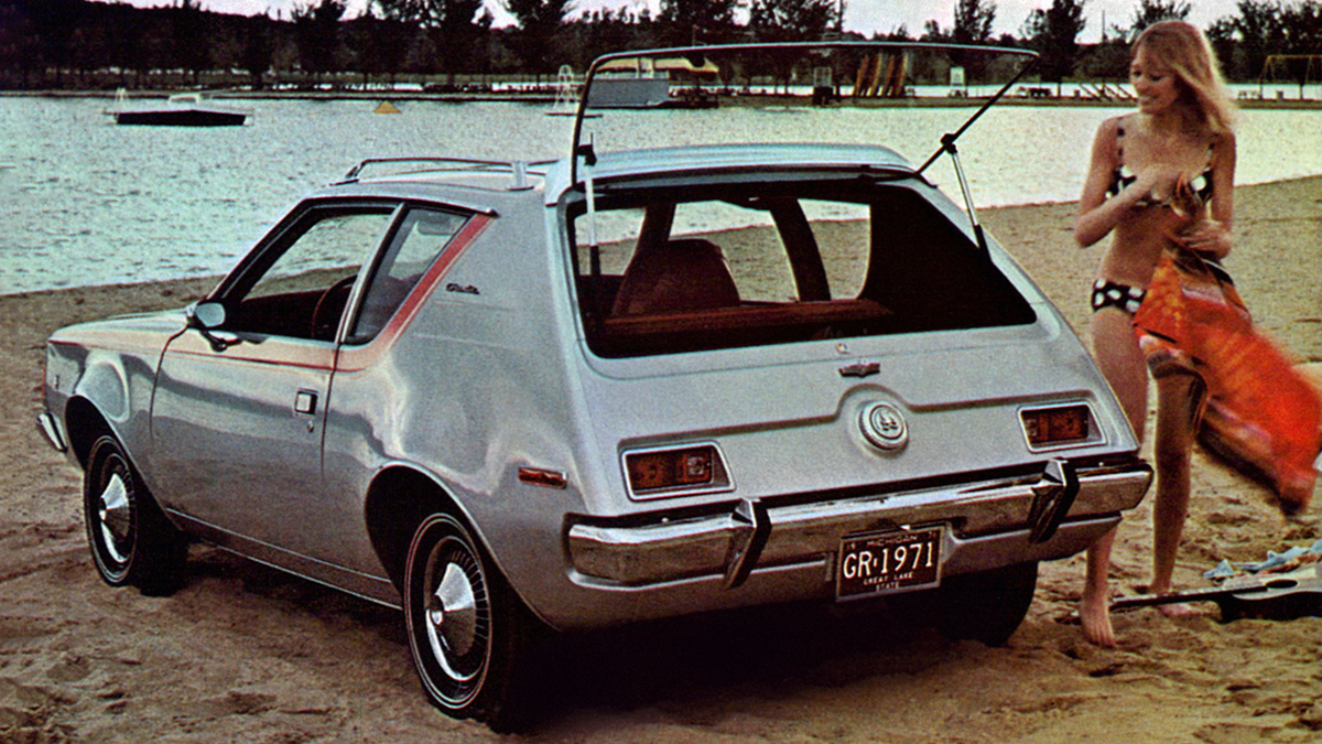 Официально тип кузова AMC Gremlin классифицировался как 2-дверный седан, до гордого звания хетчбэк ему не хватало полноценной задней двери