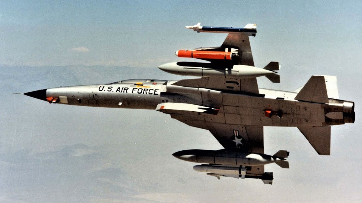 Бешеная табуретка Northrop F-5 Freedom Fighter/Tiger II. Лучше МиГ? Позитивный опыт пилотов? Мнение людей