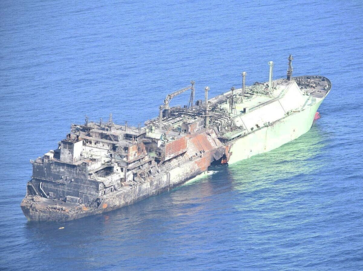    Российский танкер Arctic Metagaz, дрейфующий в международных водах Средиземного моря | © REUTERS / Marina Militare