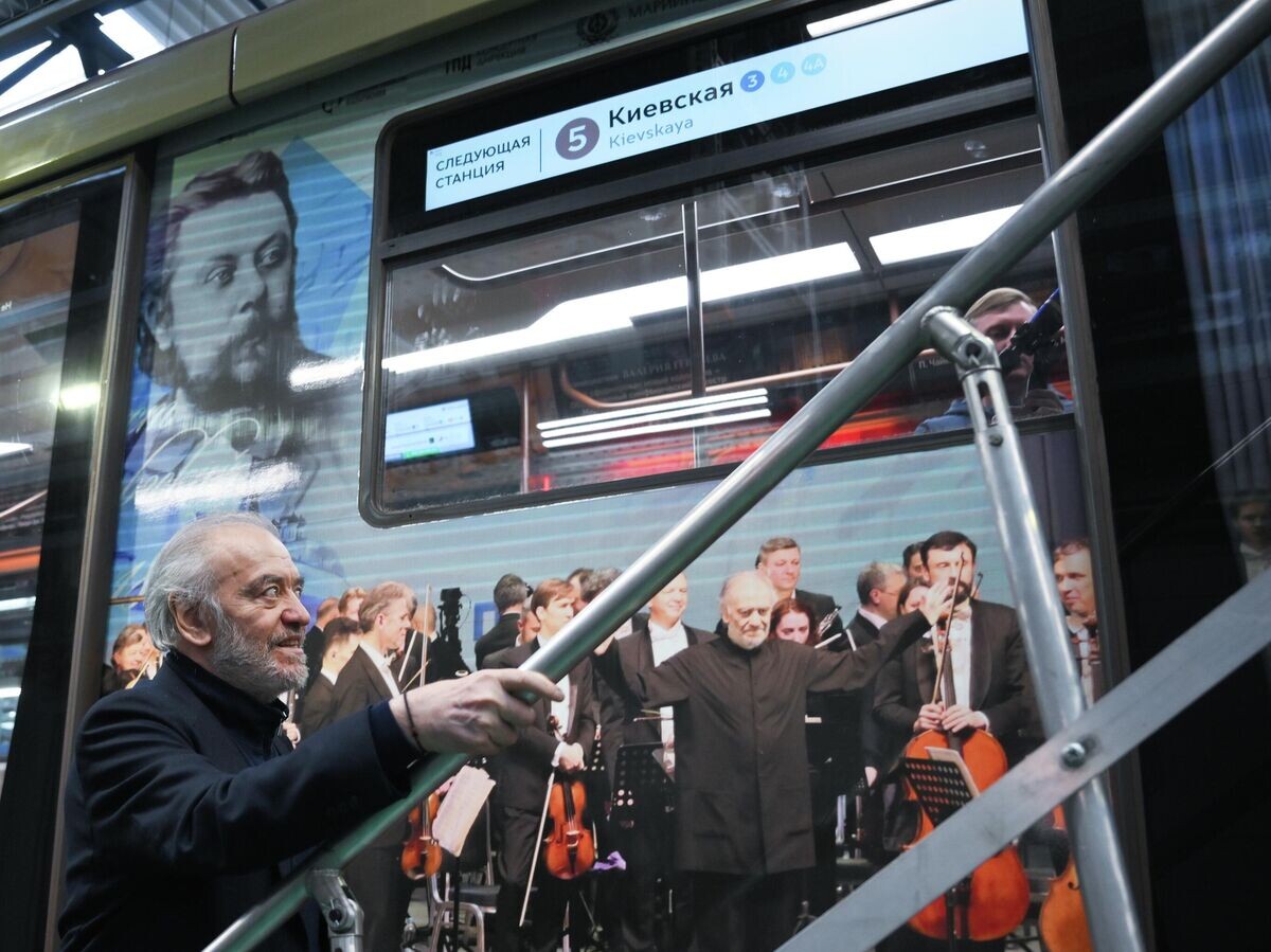    Запуск поезда метро в честь 250-летия Большого театра в Москве | © РИА Новости / Юрий Кочетков
