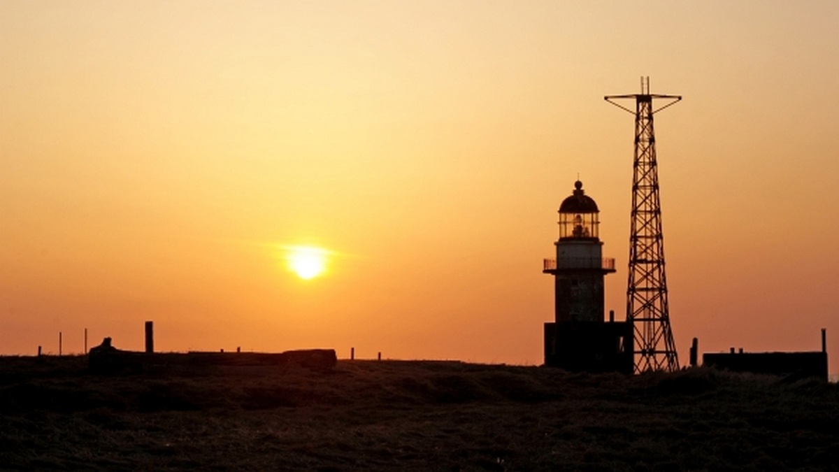    Маяк Шпанберга на мысе Краб острова Шикотан Сахалинской области - самого крупного острова Малой гряды Курильского архипелага.